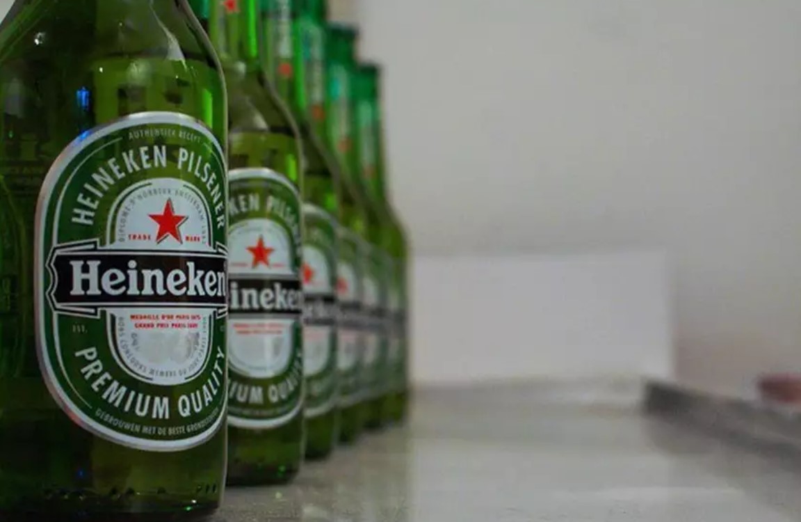 Heineken faz recall de garrafa após identificar que embalagem pode soltar lasca de vidro